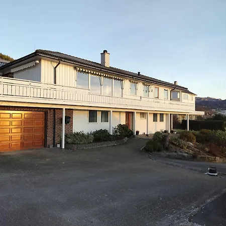 Bed & Breakfast Rom Med Eget Bad Og Fin Utsikt Preikestolen 3*