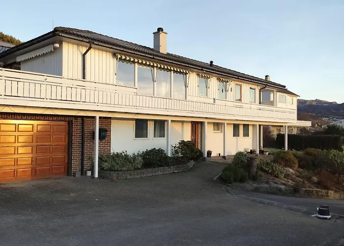 Bed & Breakfast Rom Med Eget Bad Og Fin Utsikt Preikestolen 3*